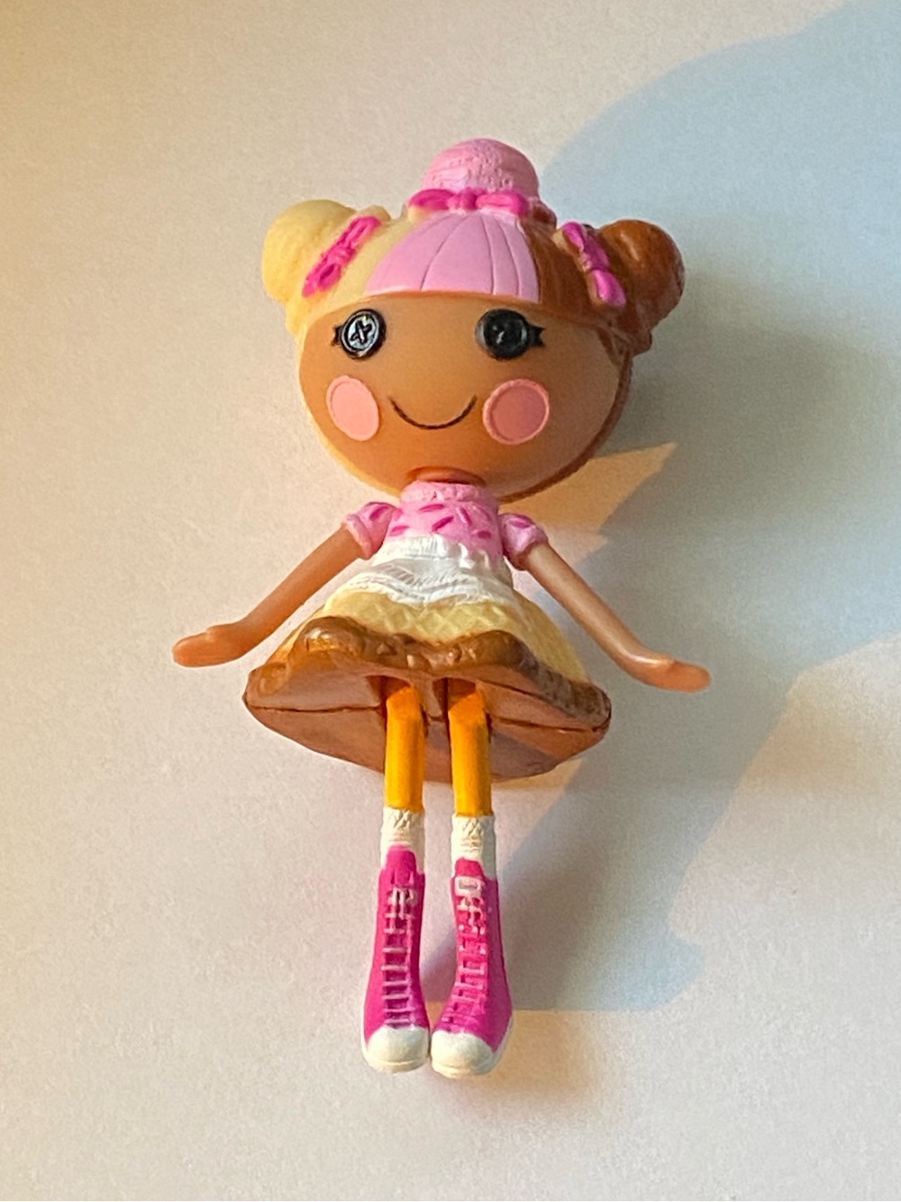 Lalaloopsy Mini Scoop Waffle Cone Doll - Picture 7 of 7